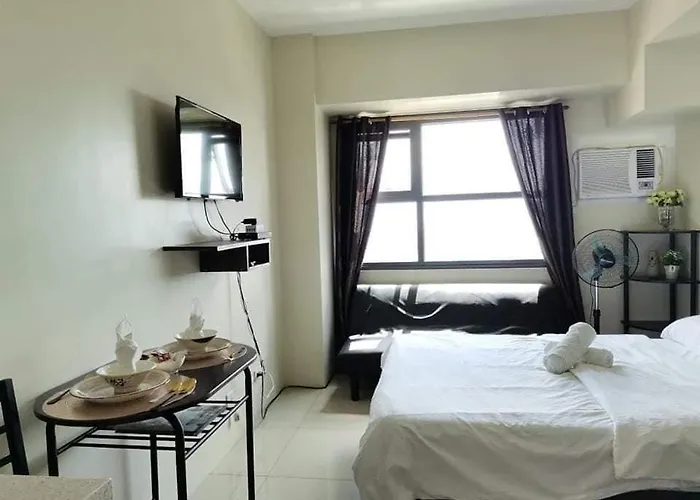 Horizon 101 A1 Shortwalk Robinson Mall Mango Square Bars Free Pool Apartment *