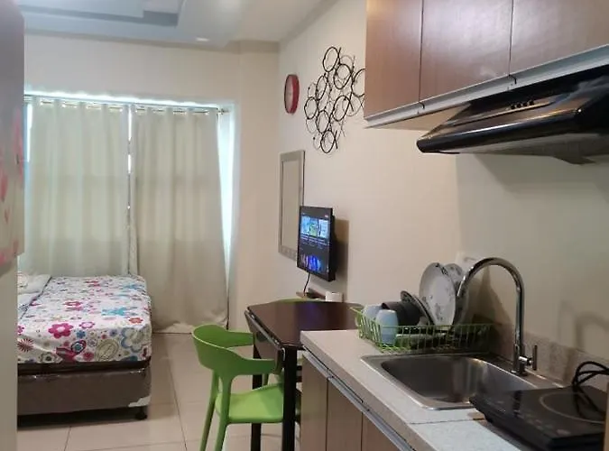 Horizon 101 A1 Shortwalk Robinson Mall Mango Square Bars Free Pool Apartment *