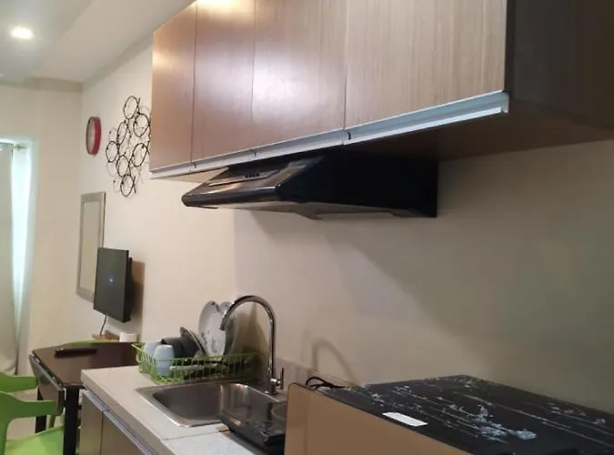 Horizon 101 A1 Shortwalk Robinson Mall Mango Square Bars Free Pool Apartment *