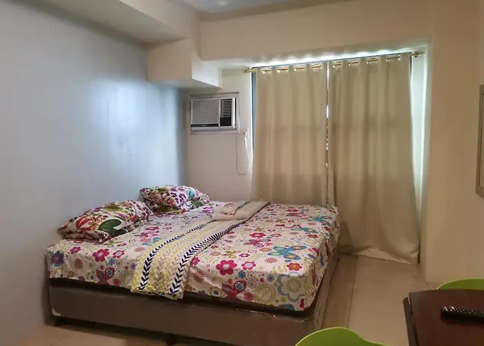 Horizon 101 A1 Shortwalk Robinson Mall Mango Square Bars Free Pool Apartment *